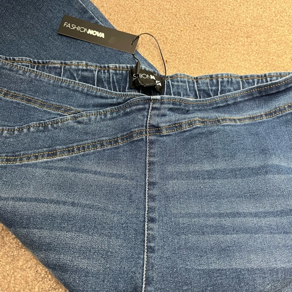 Fashion Nova Effortless Pull On Flare‎ Jeans - Picture 9 of 10